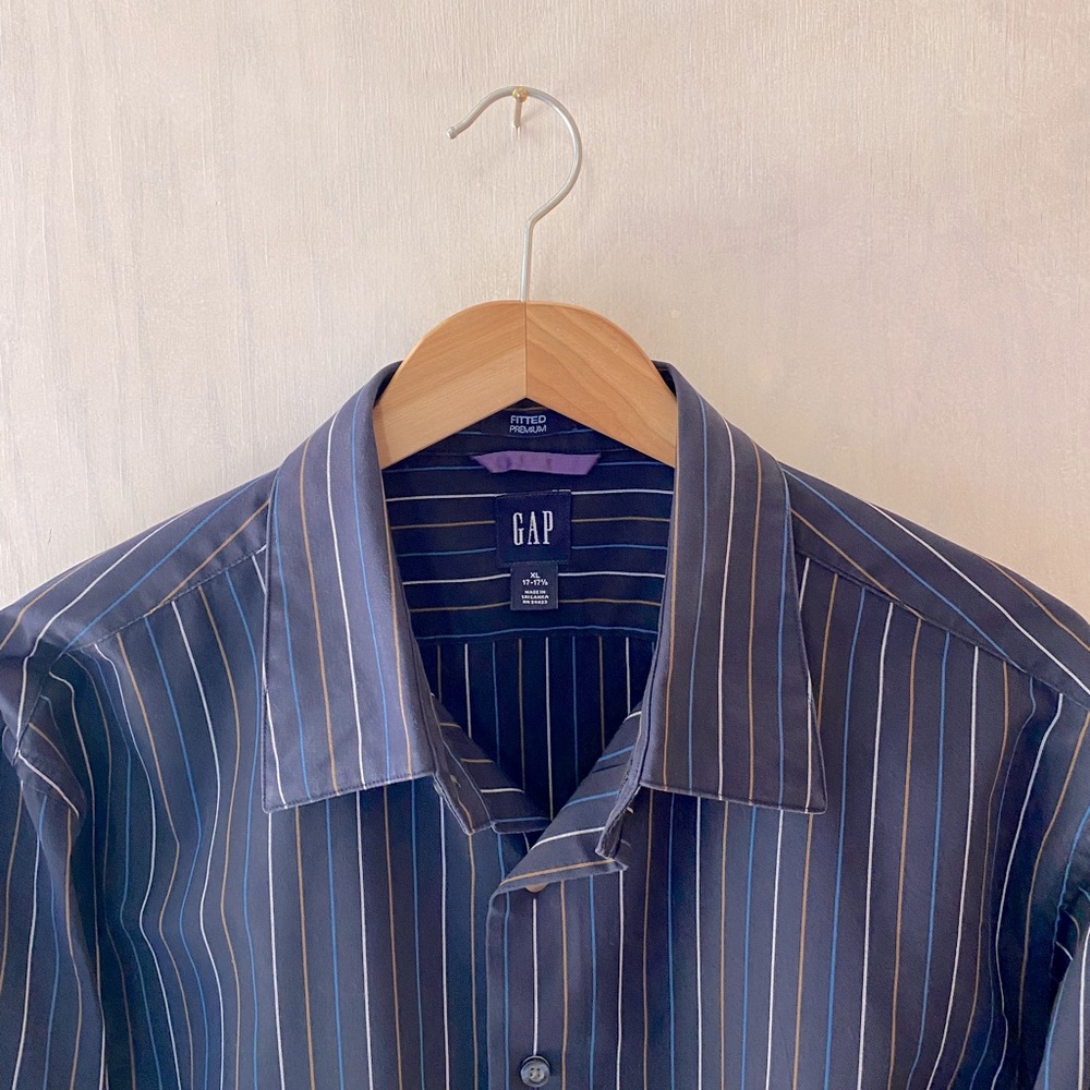 GAP Men’s Premium Fitted Dress Shirt